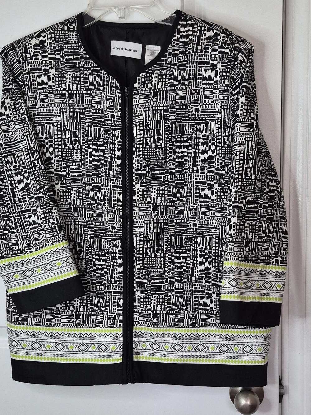 alfred dunner Black & White Patterned Zip-Front Jacket with Lime Accent Size 14